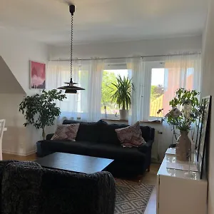 Apartment Rymlig Och Modern Laegenhet I Villa. Perfekt Foer Familjer. Med Parkering., Malmö
